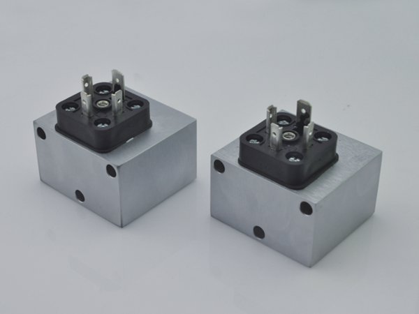 油圧用の比例ソレノイド